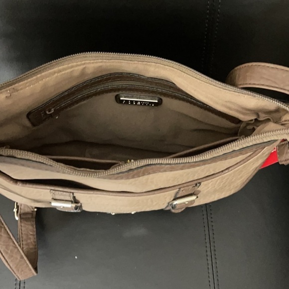 Bag​ - Picture 3 of 6